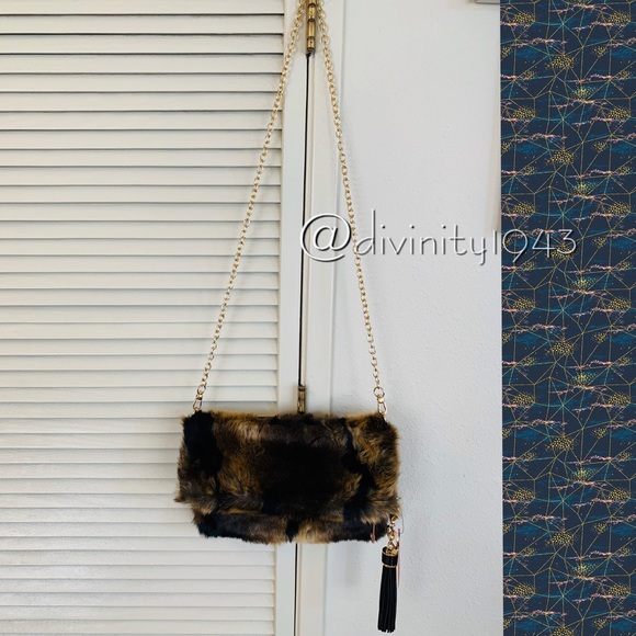 •Versatile Faux Fur Clutch/Crossbody convertible clutch - Picture 2 of 6